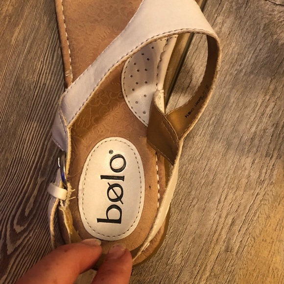 Used.  Sandals w/ adjustable buckle. - Picture 5 of 14
